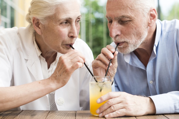 Importancia-hidratación-adultos mayores