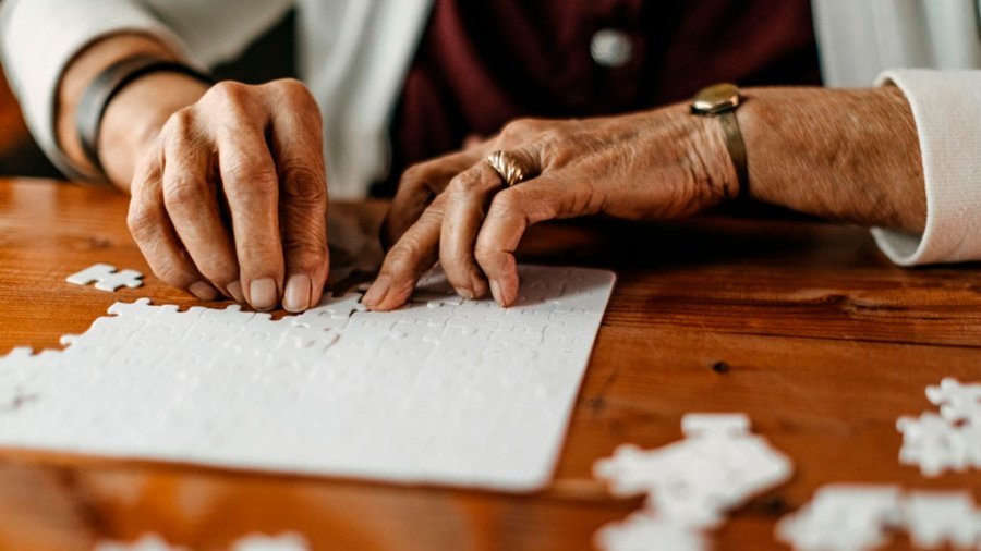 Beneficios de los puzzles en personas mayores